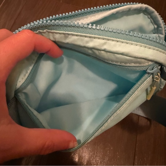 Lululemon Everywhere Belt Bag 1L * Icing Blue / Eton Blue - Picture 7 of 7